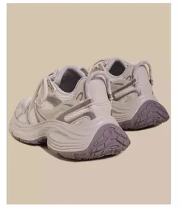 Rear view detail of breathable chunky sneakers for children in beige and gray tones