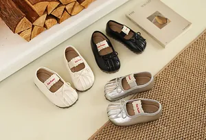 Vue détaillée de chaussures ballerines Mary Jane à nœud pour fillettes en trois tons