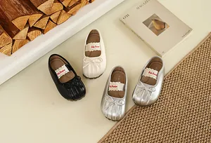 Chaussures de ballet Mary Jane pour tout-petits avec nœud en noir, crème et couleurs argent