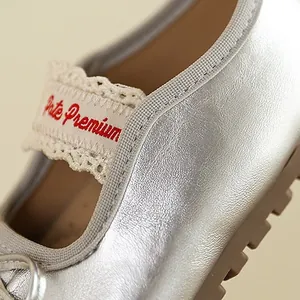 Ravissantes chaussures Mary Jane argentées pour bébés avec nœud en dentelle