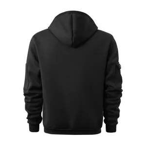 Rückansicht eines schwarzen Herren-Hoodies mit Reißverschlusstaschen an den Ärmeln
