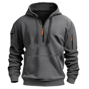 Dunkelgrauer Herren-Fleece-Hoodie mit Viertelreißverschluss und taktischer Ärmeltasche