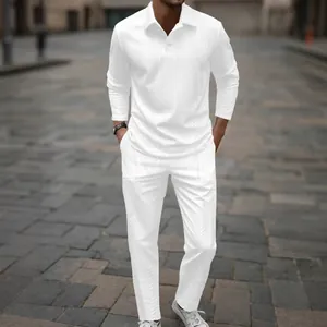 Conjunto casual de dos piezas para hombre en blanco con textura jacquard y polo de manga larga