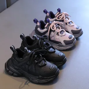Baskets compensées respirantes en mesh pour filles, couleurs violette et noire.