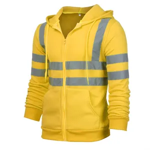 Detaillierte Ansicht des gelben Sicherheits-Hoodies mit Reflexstreifen und Reißverschluss.