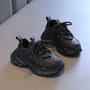 Baskets chunky en mesh noir respirant pour filles, nouveau style sport 2025.