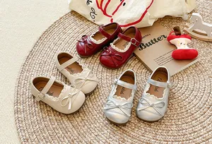 Tre paia di ballerine Mary Jane per bambina con fiocco e pizzo in rosso, panna e argento