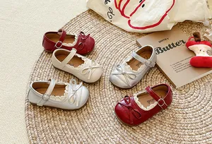 Eleganti scarpe Mary Jane da principessa per bambine con pizzo e fiocco in 3 colori