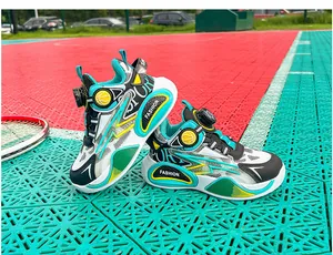 Breathable children's basketball sneakers with rotary buckle on outdoor court