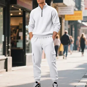 Chándal streetwear blanco para hombre con sudadera con cremallera y pantalones cargo