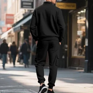 Chándal térmico de forro polar negro para hombre con pantalones cargo urbanos