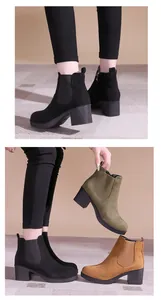 Bottines Chelsea en daim à talons blocs en noir, vert armée et couleur camel