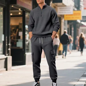 Conjunto de chándal gris oscuro para hombre con forro polar y bolsillos cargo