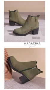 Détail des bottines en daim vert olive avec talon bloc et fermeture éclair latérale