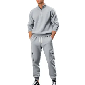 Chándal para hombre de forro polar gris con sudadera media cremallera y cargo.
