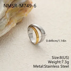 Vue détaillée d'une bague bicolore en acier inoxydable avec taille et poids spécifiés
