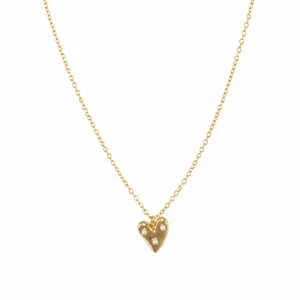 Gedetailleerde weergave van een gouden vintage hartketting met fijne parel-inleg.