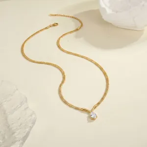 Elegante collana a catena in acciaio inox con ciondolo in zircone a forma di goccia