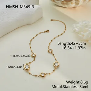 Detailansicht der eleganten goldenen Edelstahlkette mit klaren Steinen und Maßen