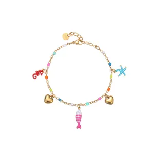 Farbenfrohes Edelstahl-Bettelarmband mit Meeresmotiven wie Fisch und Seestern