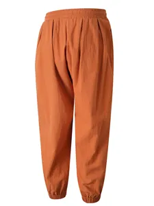 Vista frontal de pantalones casuales de lino y algodón naranja para hombre con cintura elástica