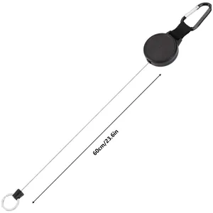 Dettaglio che mostra la lunghezza del cavo retrattile di 60 cm per porta badge
