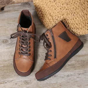 Botines de invierno de cuero sintético marrón con cremallera lateral y suela plana