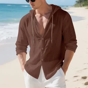 Lässiges, braunes Leinenhemd mit Kapuze für Herren, ideal für den Strandurlaub-Look