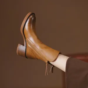 Vintage brown chunky heel leather ankle boots with side zipper and round toe design
