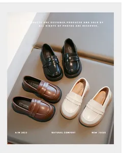 Mocassins en cuir style JK pour enfants disponibles en noir, marron et blanc cassé