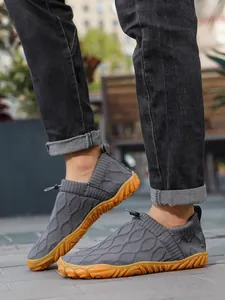 Breathable grey fly-knit casual trainers with anti-slip gum rubber sole for men