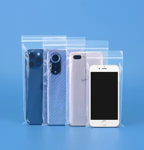 Detalle de fundas impermeables transparentes para teléfonos con cierre hermético y diseño antipolvo