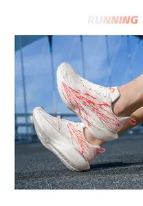 Chaussures de course blanches professionnelles avec motif éclair orange et carbone