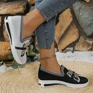 Mocasines de punto con hebilla dorada, zapatillas informales en blanco y negro para mujer