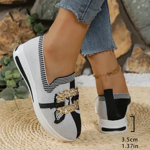 Mocasines de punto en blanco y negro para mujer con tacón de 3,5 cm y hebilla dorada