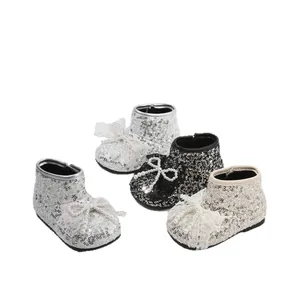 Glinsterende baby wandelschoenen met kanten strik en zachte zool in zilver goud