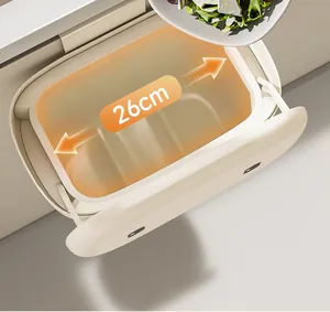 Poubelle de cuisine murale avec une ouverture de 26 cm de large pour jeter facilement les restes.