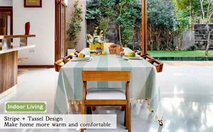 Nappe en coton et lin rayée avec glands décoratifs pour la décoration de la salle à manger