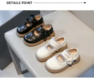 Vista general de zapatos de piel estilo Lolita para niñas en negro y blanco con encaje.