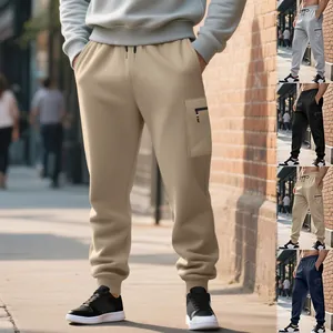 Detailansicht der schweren Strick-Cargohose für Herren mit Seitentasche und Farboptionen