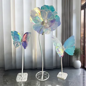 Decorazioni olografiche iridescenti a farfalla e fiore per eventi nuziali