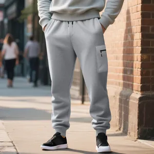 Schwere graue Herren-Strickhose mit seitlicher Cargotasche für Herbst und Winter.