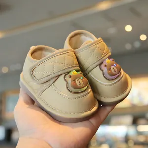Scarpe da passeggio per neonati beige con orsetto e suole morbide antiscivolo