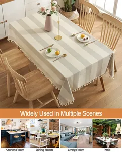 Détail d'une nappe en lin rayée avec franges à glands pour diverses scènes de la maison