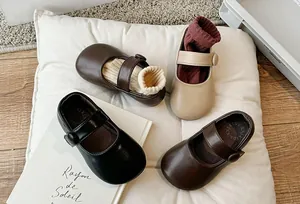 High-quality girls' Mary Jane leather shoes in four colors with comfortable soft soles.