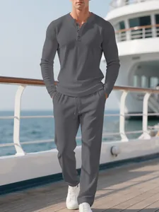 Herren Cord-Freizeit-Henley-Oberteil in Grau mit langen Ärmeln und Knöpfen