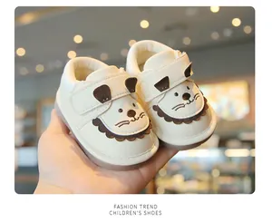 Süße Cartoon-Löwen-Lauflernschuhe für Kleinkinder mit weicher Sohle und Klettverschluss.