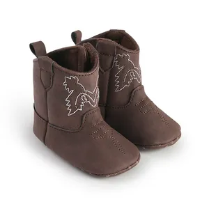 Bottines de cowboy marron à semelle souple pour bébé avec de jolies broderies blanches