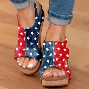 Damen Keilsandaletten mit amerikanischem Sternmuster und Plateau-Peep-Toe-Design.