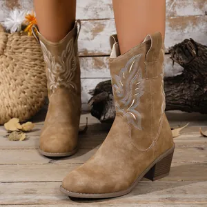 Bottes de Cowboy Brodées pour Femmes Style Occidental Talon Épais Bout Rond Col en V Bottines Martin Mi-Mollet Rétro